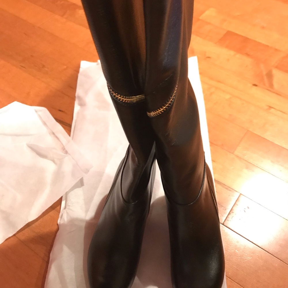 Boots - Picture 3 of 7